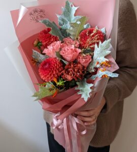 Букет квітів з жоржиною