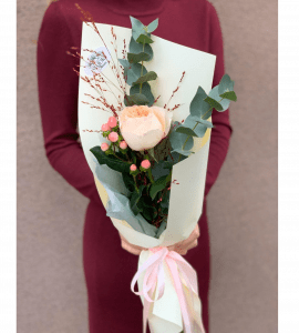 Букет цветов с  розой 'Мадмуазель Джульетта'