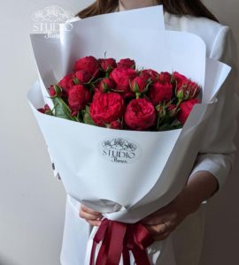 Букет одиннадцать красных роз Пиано