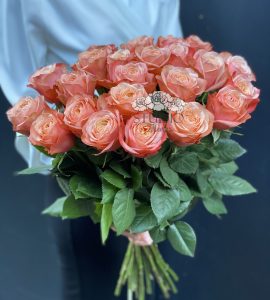 Букет двадцать три розы Кахала