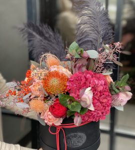 Букет цветов с гортензией 'Пиковая дама'