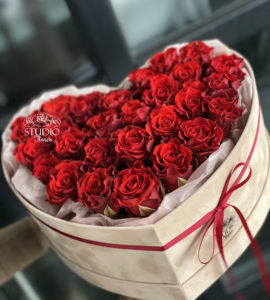 Цветы в коробке 'Сердце из роз'