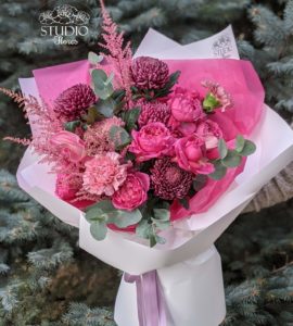 Букет цветов с хризантемой и каллами 'Инжир'