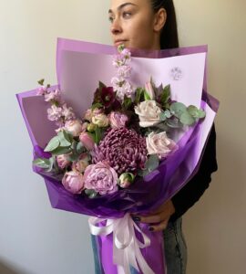 Букет цветов с хризантемой 'Желание'