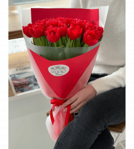 Букет з двадцяти п'яти тюльпанів – Інтернет-магазин квітів STUDIO Flores