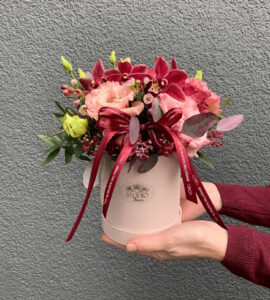 Квіти в коробці 'Відтінки марсалу' – Інтернет-магазин квітів STUDIO Flores