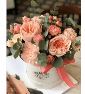 Цветы в коробке Рассвет – Интернет-магазин цветов STUDIO Flores