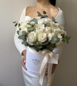 Bouquet of white roses Athena