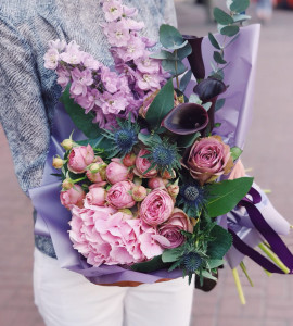 Bouquet with hydrangea and callas 'Twilight'