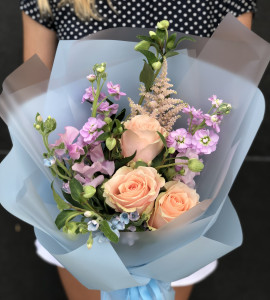Букет Цветочный комплимент – Интернет-магазин цветов STUDIO Flores