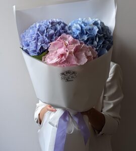 Букет з гортензією – Інтернет-магазин квітів STUDIO Flores