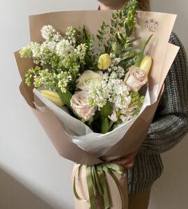 Букет бузку з трояндами та тюльпанами 'Мерсі'