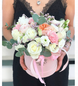 Цветы в коробке 'Невесомость' – Интернет-магазин цветов STUDIO Flores