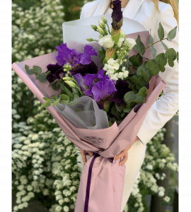 Букет з ірисами – Інтернет-магазин квітів STUDIO Flores