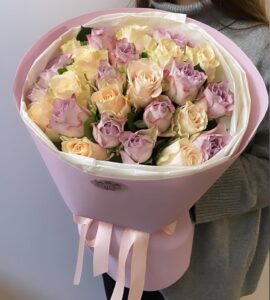 Букет двадцять п'ять троянд асорті – Інтернет-магазин квітів STUDIO Flores