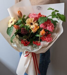 Bouquet of flowers with gerberas and roses 'Tenderness of Autumn'