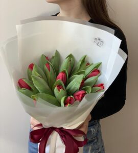 Bouquet of fifteen red tulips