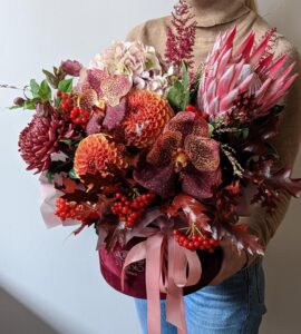 Flowers in a box with protea 'Queen Margot'