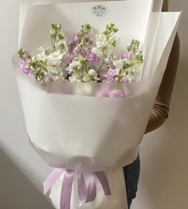 Букет с маттиолой – Интернет-магазин цветов STUDIO Flores
