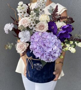 Flowers in a box with hydrangea 'Inspired by Munch'