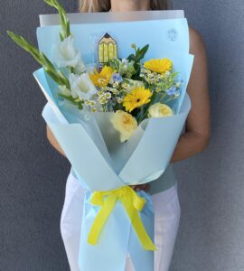 Букет цветов с гладиолусами – Интернет-магазин цветов STUDIO Flores