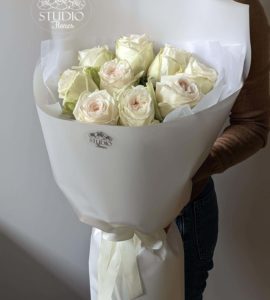 Букет девять роз "Скарлет" – Интернет-магазин цветов STUDIO Flores