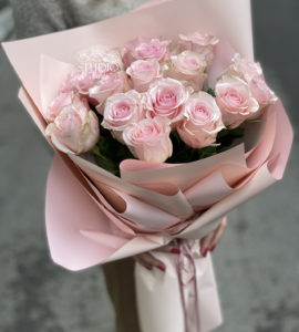 Букет семнадцать розовых роз – Интернет-магазин цветов STUDIO Flores