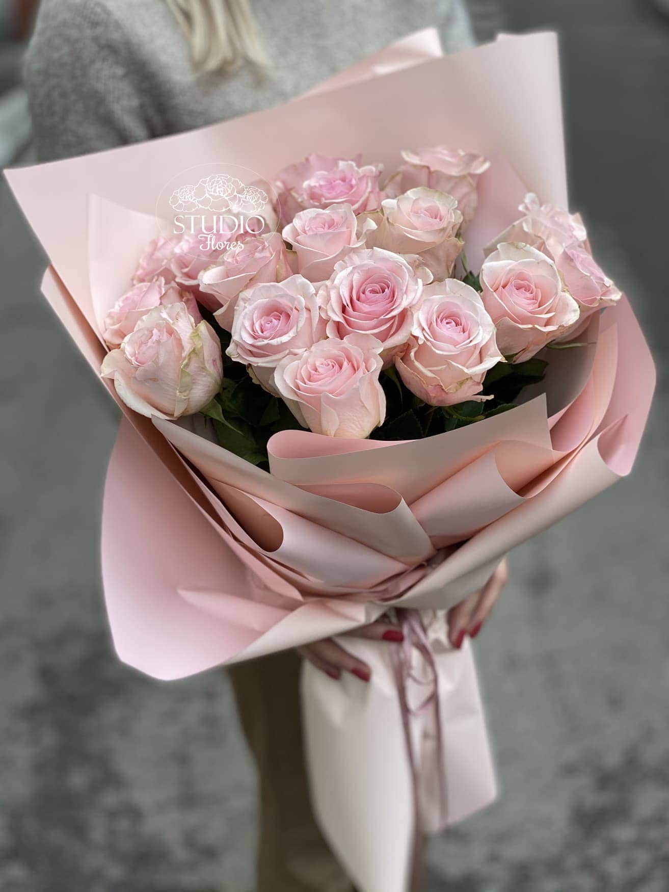 Bouquet 17 pink roses - buy with delivery in Kiev - best prices for ...