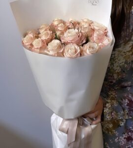 Букет семнадцать розовых роз – Интернет-магазин цветов STUDIO Flores