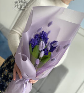 Букет пять гиацинтов – Интернет-магазин цветов STUDIO Flores