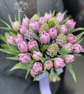 Bouquet with tulips and hyacinths – Flower shop STUDIO Flores