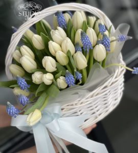 Кошик тюльпанів – Інтернет-магазин квітів STUDIO Flores