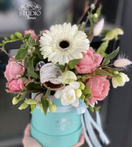 Цветы в коробке 'Ласковый май' – Интернет-магазин цветов STUDIO Flores