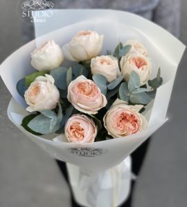 Букет дев'ять піоновідних троянд Давіда Остіна – Інтернет-магазин квітів STUDIO Flores