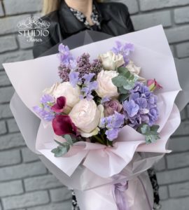 Bouquet with peonies 'Oriental Amethyst' – Flower shop STUDIO Flores