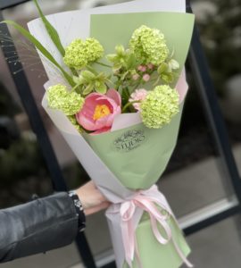 Bouquet with peony 'Assol' – Flower shop STUDIO Flores
