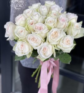 Букет дев'ятнадцять троянд О'Хара – Інтернет-магазин квітів STUDIO Flores