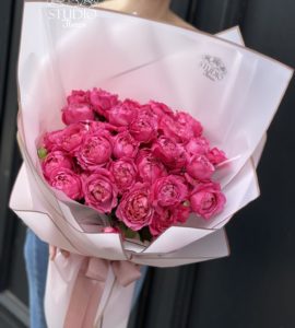 Букет девять кустовых роз Джульетта Черизе – Интернет-магазин цветов STUDIO Flores