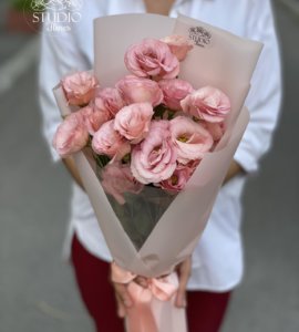 Bouquet of 5 eustomas – Flower shop STUDIO Flores
