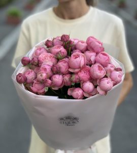 Bouquet of 7 roses 'Silva Pink' – Flower shop STUDIO Flores