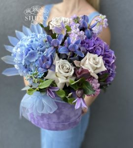 Flowers in a box 'Ariel' – Flower shop STUDIO Flores