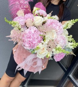 Квіти в коробці 'Роксолана' – Інтернет-магазин квітів STUDIO Flores