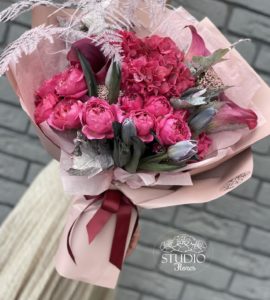 Букет цветов с гортензией и каллами – Интернет-магазин цветов STUDIO Flores