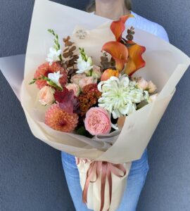 Bouquet of dahlias 'September' – Flower shop STUDIO Flores