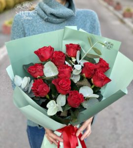 Букет одинадцять червоних троянд – Інтернет-магазин квітів STUDIO Flores