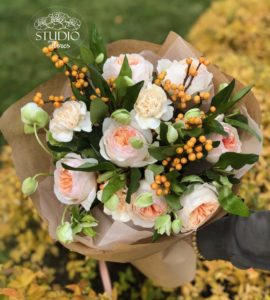 Bouquet 'Sea buckthorn jam' – Flower shop STUDIO Flores
