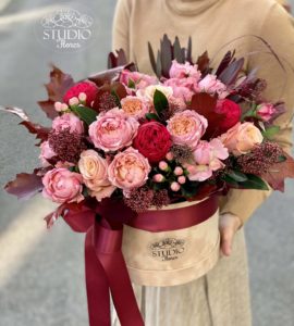 Цветы в коробке 'Елена' – Интернет-магазин цветов STUDIO Flores