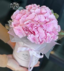 Flowers in a box 'Pink hydrangea' – Flower shop STUDIO Flores