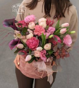 Цветы в коробке 'Кристина' – Интернет-магазин цветов STUDIO Flores
