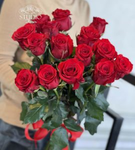 15 красных роз – Интернет-магазин цветов STUDIO Flores